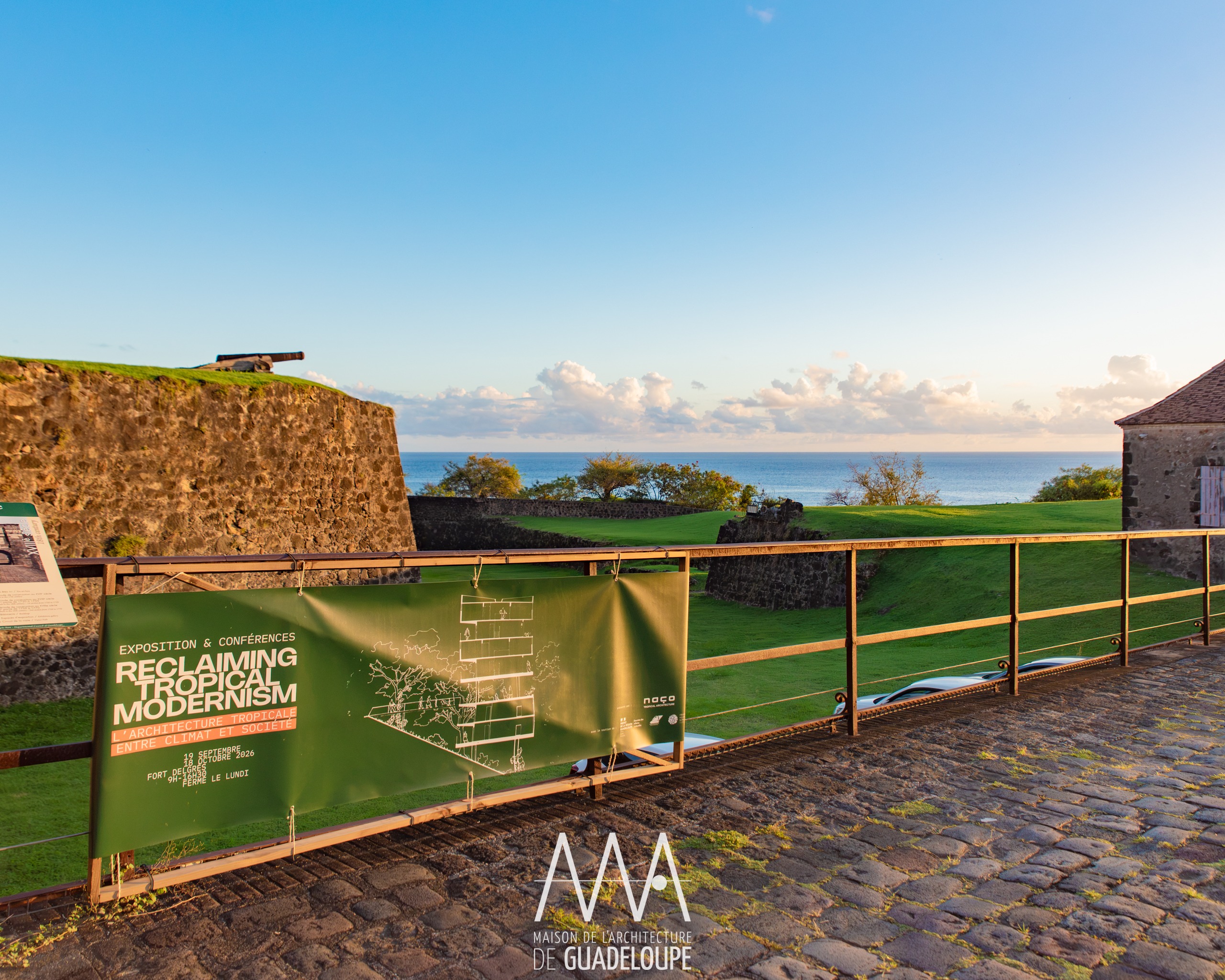 Vous consultez actuellement Retour sur l&rsquo;inauguration de l&rsquo;exposition « Reclaiming Tropical Modernism » au Fort Delgrès du 19 septembre 2026